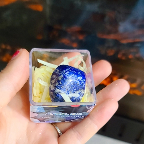 Lapis Lazuli Tumble stone on a gift box 🎁 - Picture 3 of 5